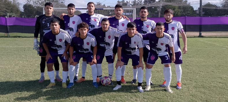 PRIMERA. El equipo de Leones de Villa Rosa logró su primera victoria.