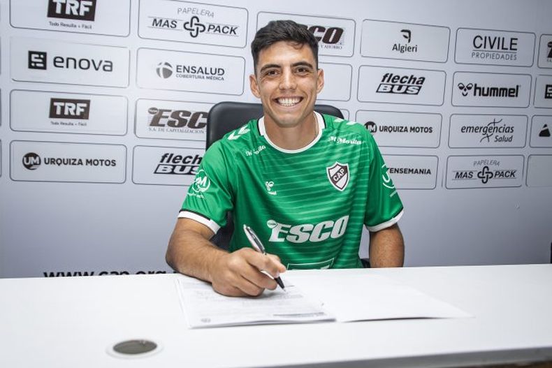 SONRISA. Federico Losas firmó su vínculo con el Calamar hasta diciembre de este año.