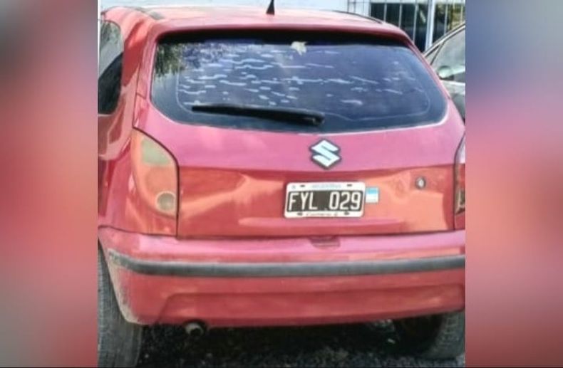 SUZUKI FUN. El vehículo en el que se desplazaban los tres delincuentes.