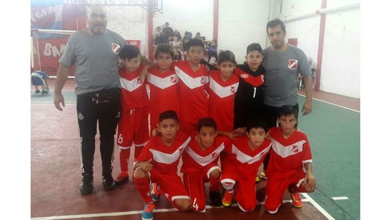 ARRIBA. El domingo, la Octava venció 5-0 a 24 de Febrero y es líder..