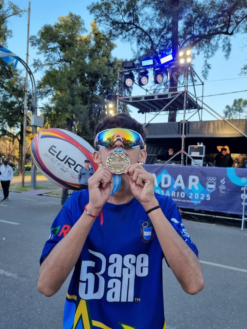 DORADO. Bonilla es jugador de la Escuela Municipal de Sóftbol.