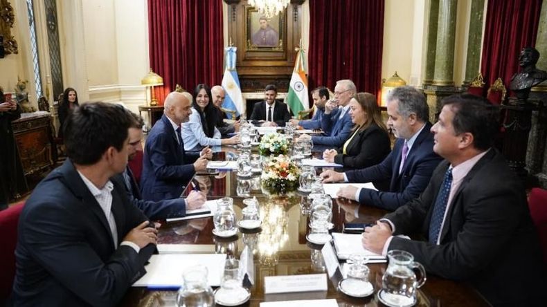 MESA BILATERAL. El encuentro trazó la hoja de ruta para los próximos meses. .