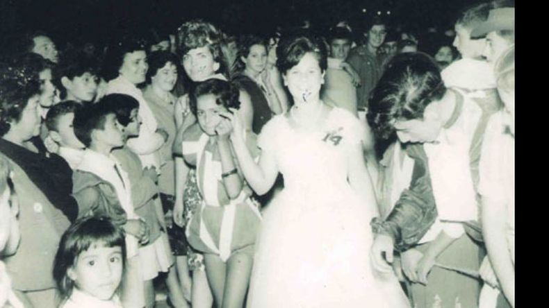 Candidatas a reina durante las míticas fiestas de carnaval que organizaba el club, en la década del 60..