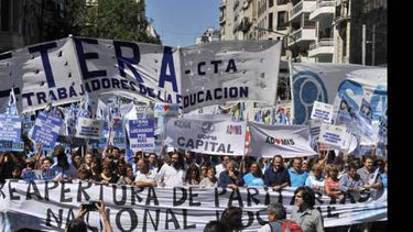 Los docentes vuelven al reclamo por la falta de pago a suplentes.