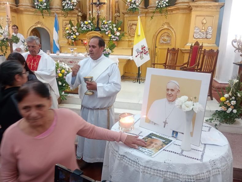Misa en Pilar por el fallecimiento del Papa Francisco.