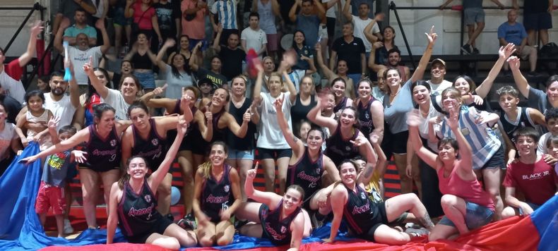 CAMPEONAS. Arenal de Maschwitz defenderá el título logrado el año pasado en la Liga Municipal.