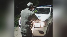 El sujeto tiene antecedentes por robo y venta de drogas. El sujeto tiene antecedentes por robo y venta de drogas.