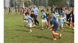 PARTIDAZO. Los más chiquitos empiezan a disfrutar del juego..