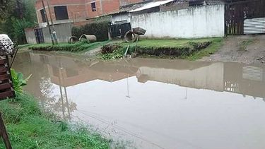 AGUA. La calle Paraguay, intransitable incluso a pie..