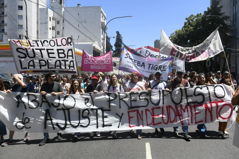 ACUERDO. Los principales gremios aceptaron la oferta, con disidencias internas.