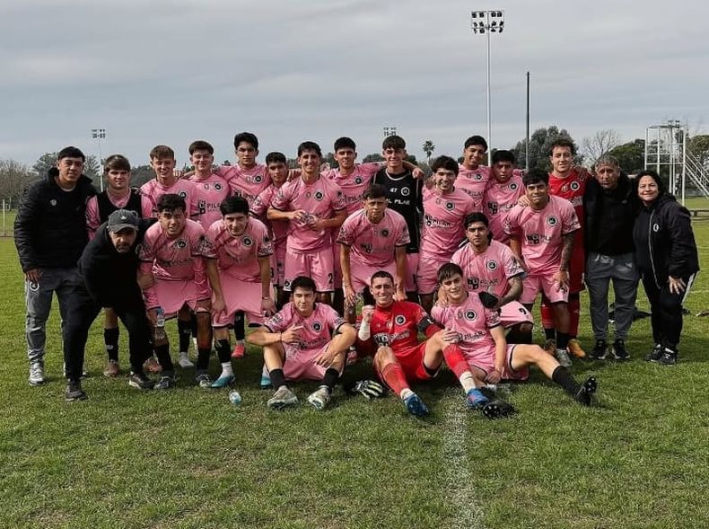 El plantel de la reserva del Monarca que es protagonista en Tercera B. &nbsp;