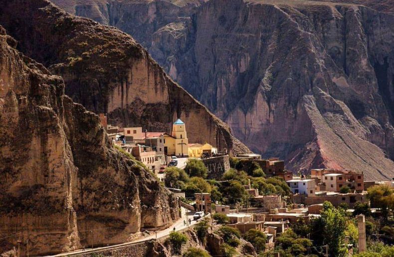 Iruya, el pueblo mágico que cuelga de la montaña. Foto. Tripin Argentina..jpg