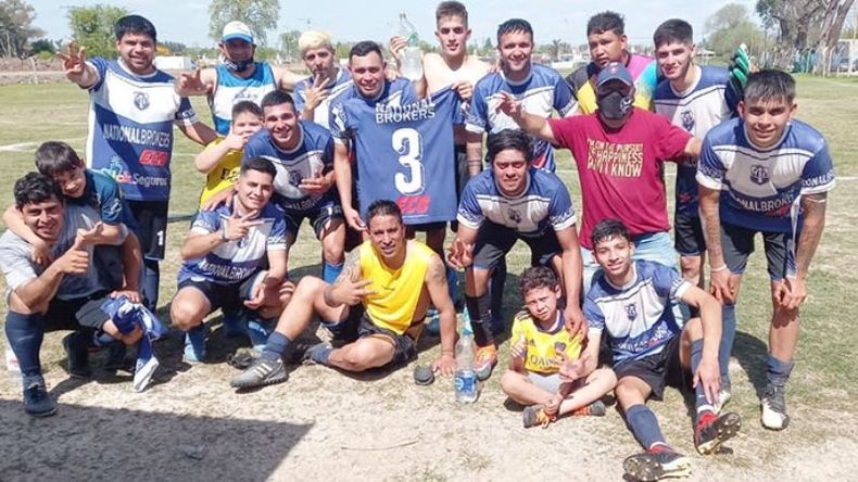 Flecha Azul ganó un partido clave en la pelea por ser el mejor..