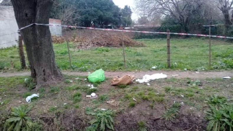 El cuerpo apareció en el barrio La Loma, de Del Viso..