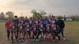 FORMACIÓN. El plantel del Club Atlético Peruzzotti que hará su debut oficial en la Escobarense.