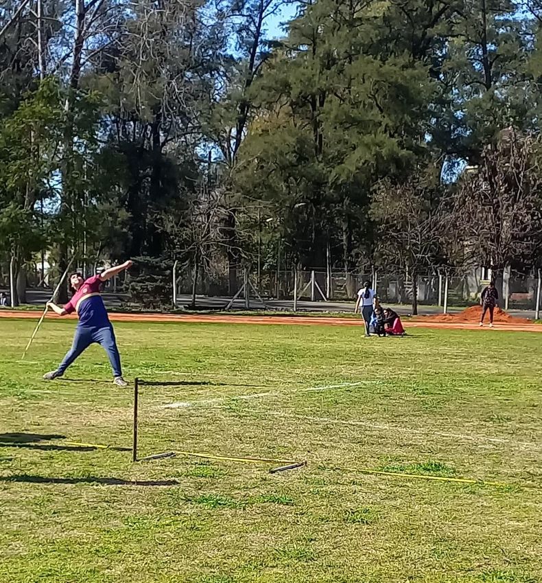 LANZAMIENTO. Luca Graccia, del colegio Los Robles, clasificó a la final Provincial en lanzamiento de jabalina Sub 14.