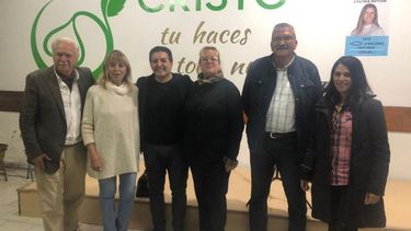 Simmermacher y Furtado (primero y segunda desde la izquierda) unen fuerzas para llegar al Concejo..