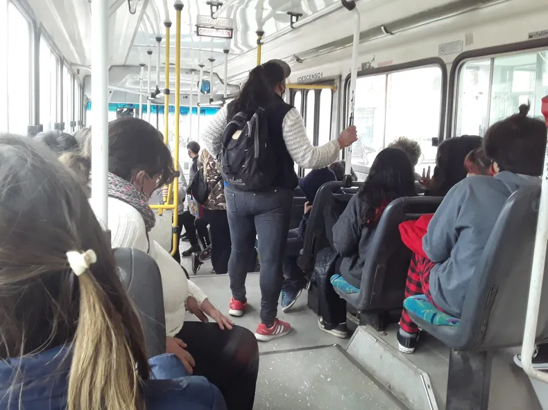 Las empresas de colectivos amenazan con reducir más los servicios.
