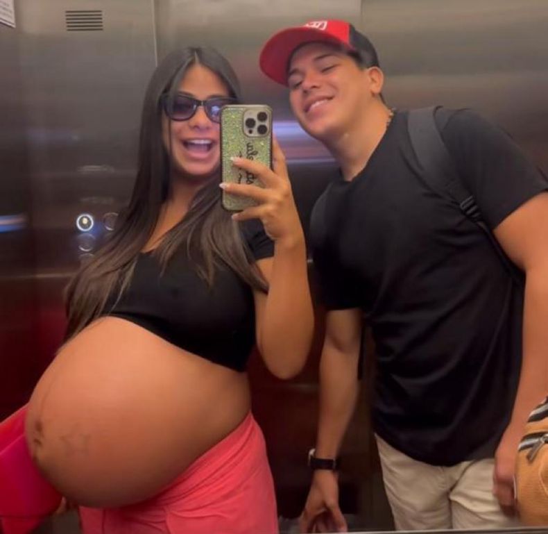 Daniela y Thiago en el ascensor del Hospital Austral, minutos antes de convertirse en padres.