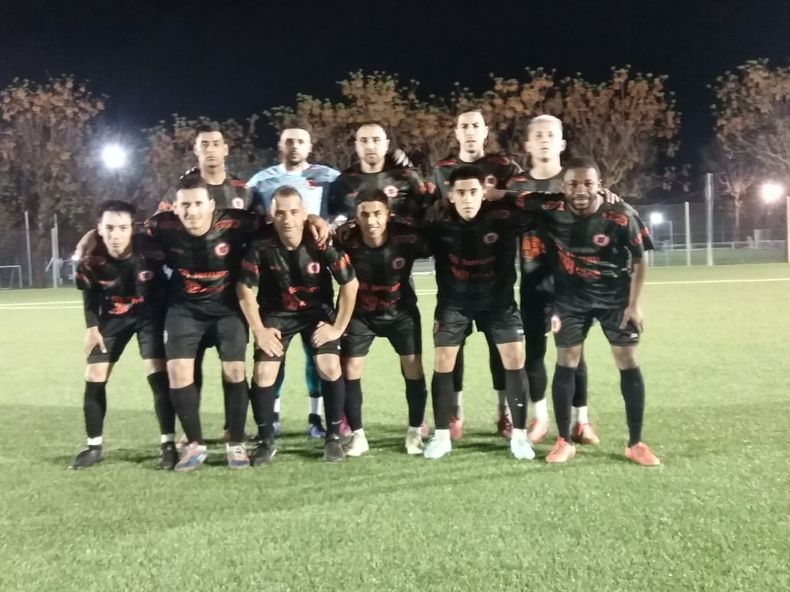 PUNTERO. Zelaya pisó firme en la cancha sintética de Hacoaj para seguir en la cima.