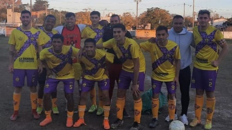 Con 9 jugadores, Reino sacó pecho y goleó 5-1 a Capitanes de Aguilar..