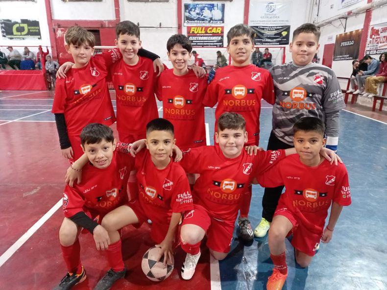 La 2013 de Sportivo superó 8-0 a La Marca y sigue 3ª con 28 puntos.