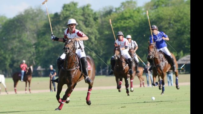 La Mariana se coronó en 2013 al ganarle la final por 13-11 a La Dolfina..
