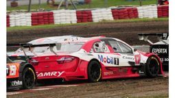 CLAVE. El Camry de Rossi largó bien y ganó 5 lugares..