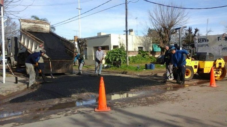 BACHEO. Ayer a la mañana en la esquina de Derqui..