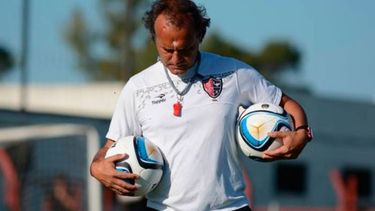 “Una carrera ininterrumpida y en 4 clubes muy importantes de Argentina”, dijo..