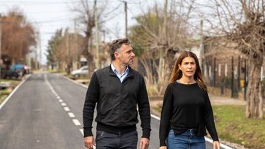 CAMINATA. Achával y Peralta pasaron por Rivera Villate.&nbsp; 