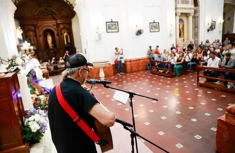 SOLO LE PIDO A DIOS. Gieco interpretó varios de sus clásicos en el homenaje.