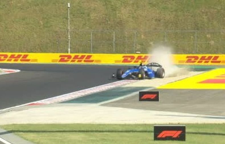 El momento en el que Franco Colapinto se pasa en curva durante la vuelta rápida.