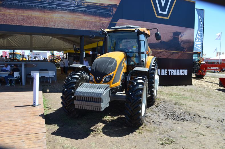 Valtra será el tractor oficial de la muestra Expoagro 2024.