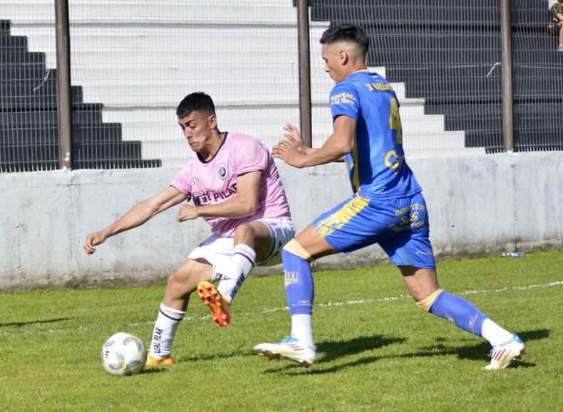 Santiago Ávila, que viene de anotar ante Ballester, espera su chance de ser titular ante Alem.