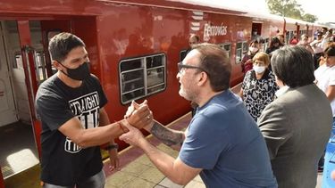 Comenzó a funcionar la remodelada estación de #TierrasAltas. En una jornada muy esperada por todos/as, acompañamos a los vecinos y vecinas que, por primera vez después de mucho tiempo, dejaron atrás la estación provisoria para llegar a una estación renovada. Luis Omar Vivona / @luisvivona.