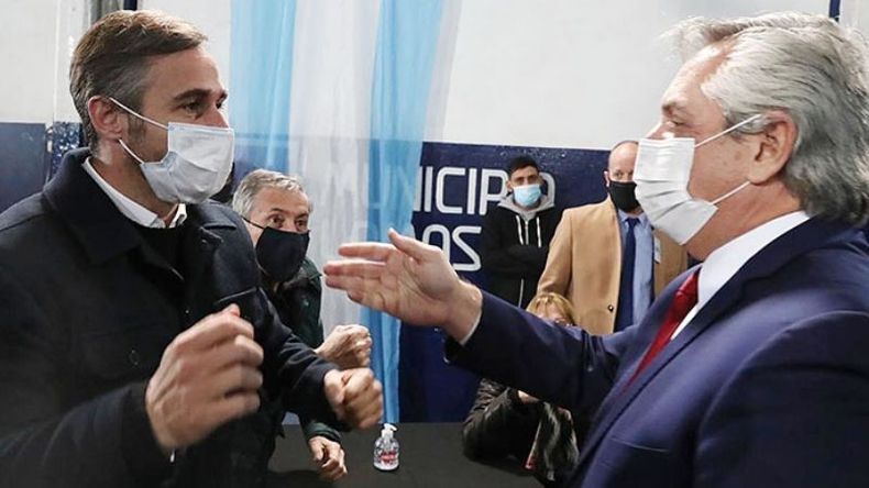SALUDO. Achával cambió unas palabras con el Presidente tras el acto..