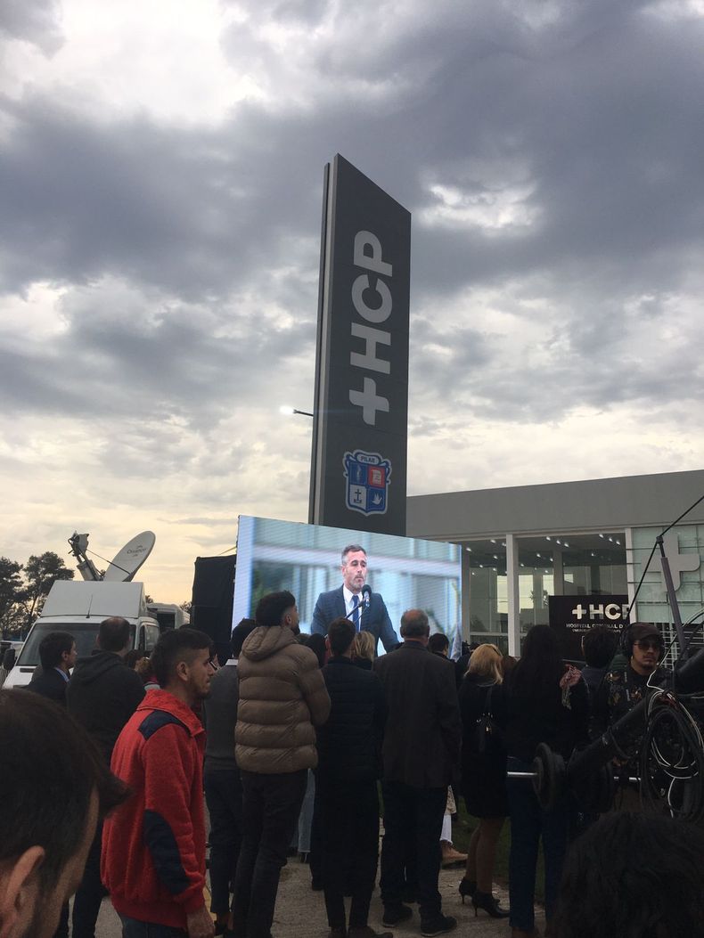 El intendente Federico Achával se mostró visiblemente emocionado en la inauguración del Hospital Central de Pilar.
