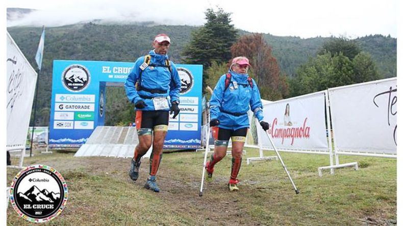 DESAFÍO. Germán Efler y Norma Ramos en plena largada de los 100K..