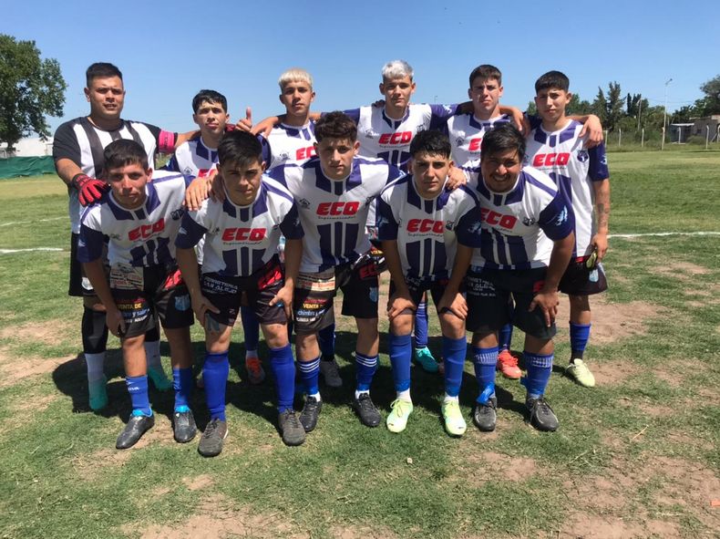 EQUIPO. La Sub 21 de Flecha Azul se mete en la discusión por el título.