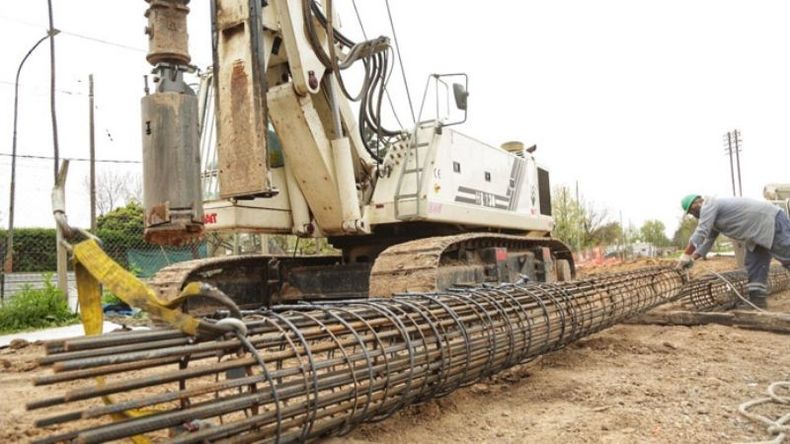 COMIENZO. Esta semana se colocaron los pilotes del futuro túnel..