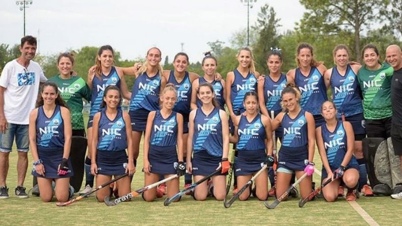 EQUIPO. La Primera de Hebraica, que hizo su debut en el 2022. (FOTO: HEBRAICA HOCKEY)..