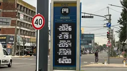 NAFTA AL FUEGO. El litro de súper ya se vende a más de 2 mil pesos en Pilar. NAFTA AL FUEGO. El litro de súper ya se vende a más de 2 mil pesos en Pilar.