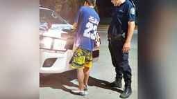 El ladrón cuenta con antecedentes por varios robos en la vía pública. El ladrón cuenta con antecedentes por varios robos en la vía pública.