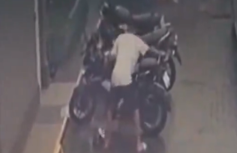 DETECTADO: El delincuente de 19 años fue grabado por las cámaras de la estación de servicio de Ruta 26 y Panamericana.