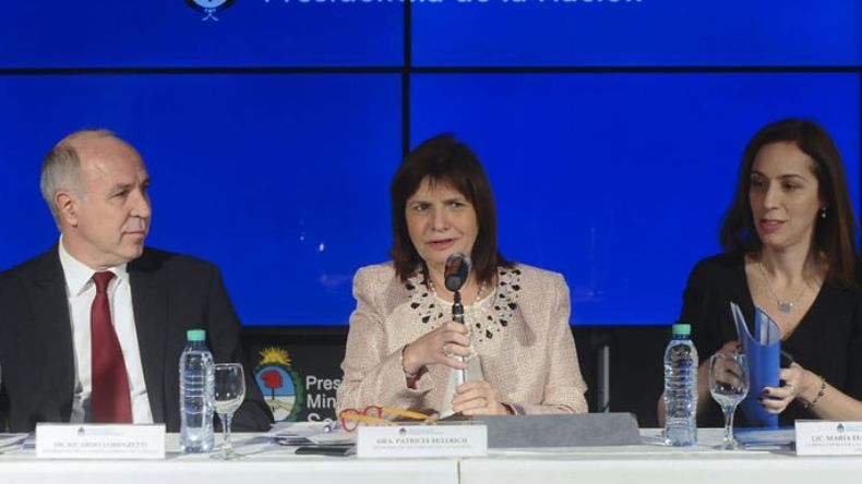 ENCUENTRO. Bullrich encabezó la reunión con Lorenzetti y Vidal en el Howard Johnson..