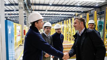 PRODUCCIÓN. Como parte de la preparación de la muestra, Achával viene recorriendo industrias locales. &nbsp;&nbsp; &nbsp;