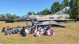 Así disfrutaron los alumnos de la Escuela Nº 19 del barrio Almirante Irizar la visita guiada junto a #PilarTurismo. Los estudiantes quedaron asombrados al conocer el #CenotafioDeMalvinas y el #CascoHistórico, sitios emblemáticos de nuestra ciudad. Pilar Turismo / @PilarTurismo..