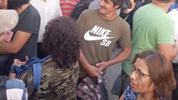 Ay pulgoso pulgoso! Siempre es la misma bosta con vos! #TrenSanMartin Ya van a saltar los fanáticos pelotudos a decir “tomate un remis”, “comprate un auto”. Siempre caga el laburante! Solcito / @ElianaTrufero.&nbsp;