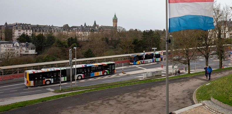 Luxemburgo, el primer país del mundo con transporte público gratuito. (Clarín).